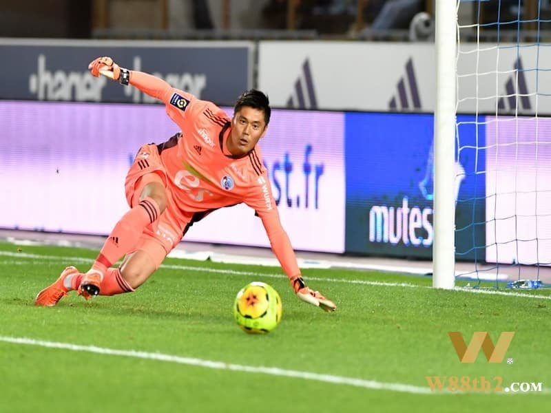 นักเตะญี่ปุ่นเล่นในยุโรป ผู้รักษาประตู Eiji Kawashima